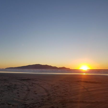 Near The Shore Waikanae Luaran gambar